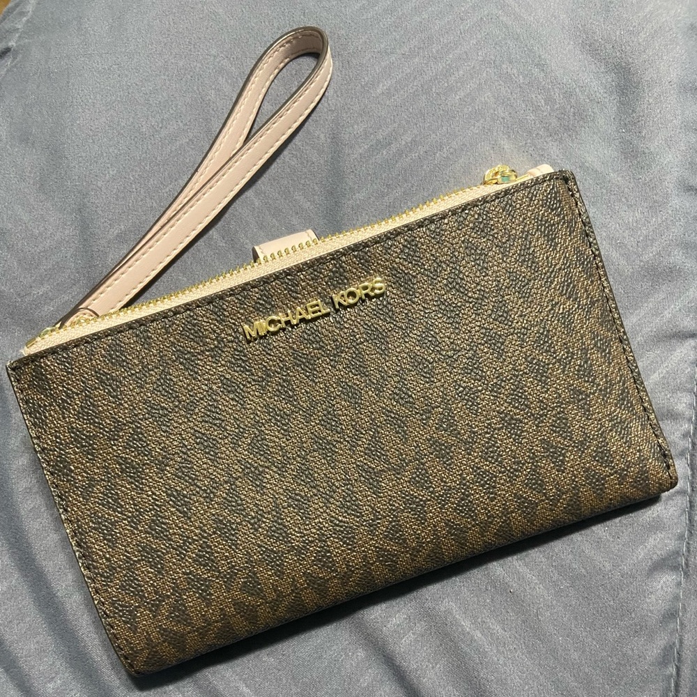 Michael Kors wristlet